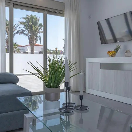 Apartment Family 1 Beachfront By Holidays *