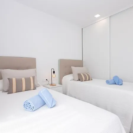 Family 1 Beachfront By Holidays Apartament